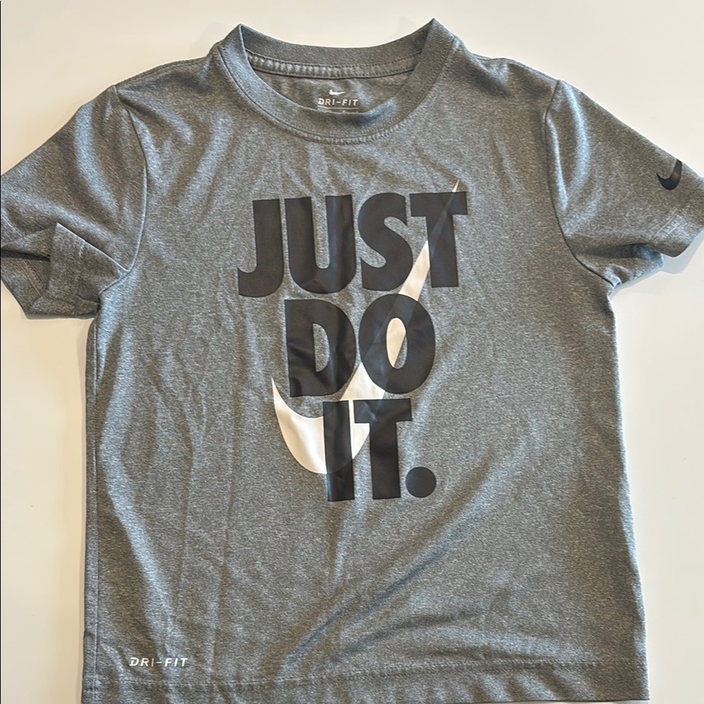 Size 7 boys Nike Gray Short Sleeve Tee Just Do It